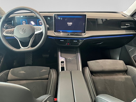 Volkswagen Passat 8 of 12