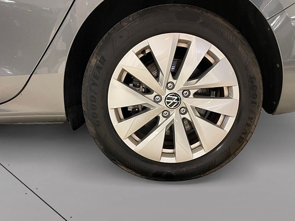 Volkswagen Passat 6 of 11