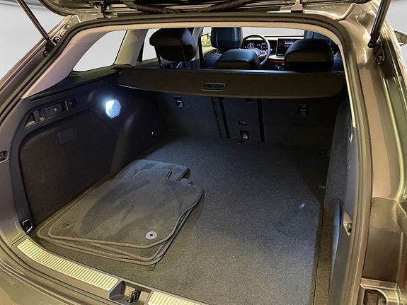 Volkswagen Passat 4 of 11