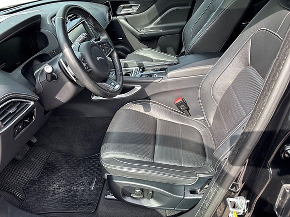 Jaguar F-PACE 12 of 15