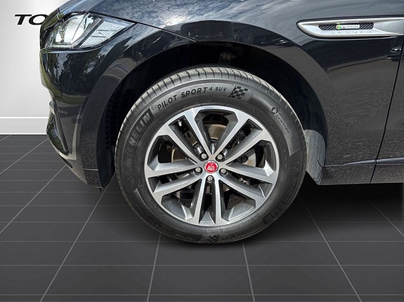 Jaguar F-PACE 9 of 15