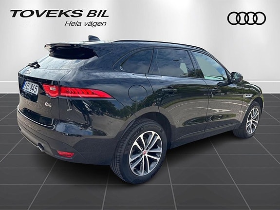 Jaguar F-PACE 3 of 15