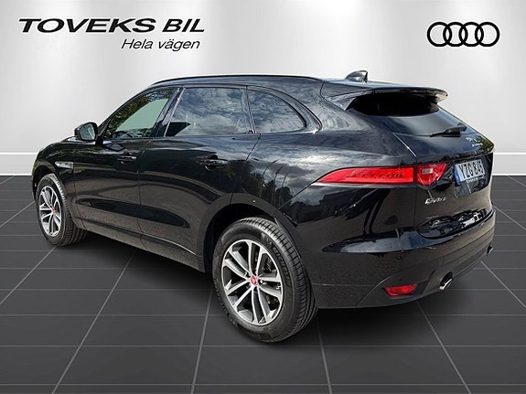 Jaguar F-PACE 5 of 15
