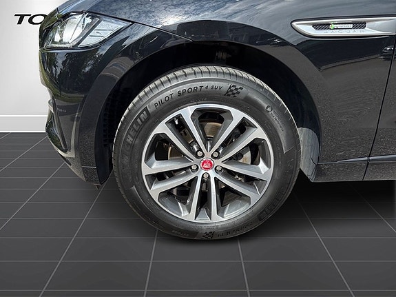 Jaguar F-PACE 9 of 15