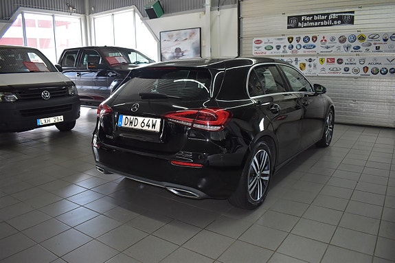 Mercedes-Benz A180 2 of 14