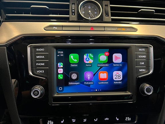 Volkswagen Passat 16 of 20