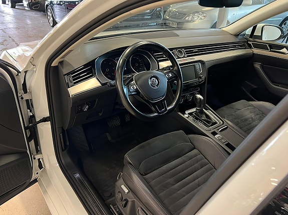 Volkswagen Passat 11 of 20