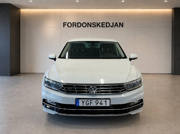 Volkswagen Passat 3 of 20