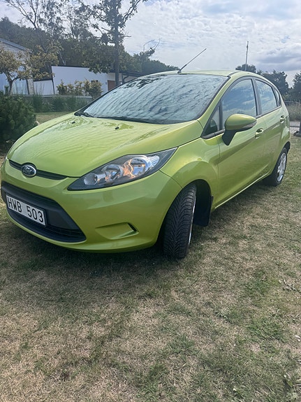 Ford Fiesta 2 of 5