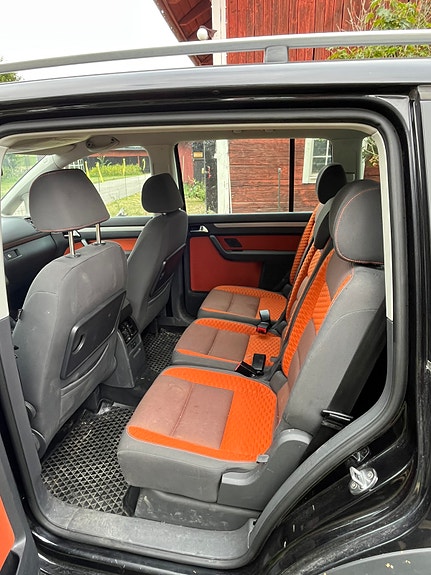 Volkswagen Touran Cross 5 of 5