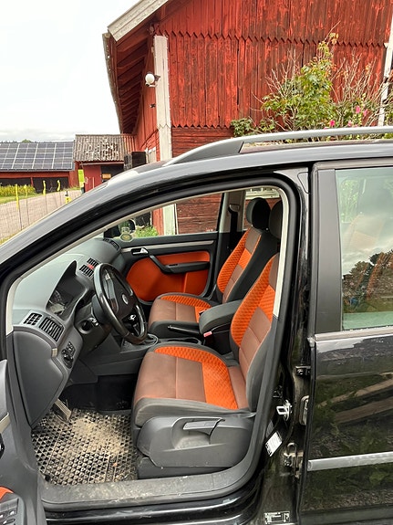 Volkswagen Touran Cross 4 of 5