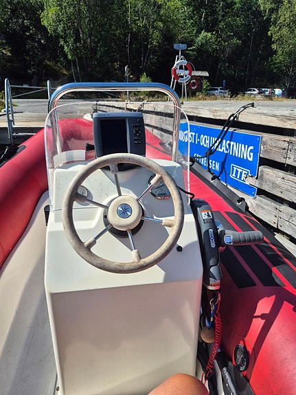 Fin Zodiac PRO med Evinrude E-Tec 40 2 of 12