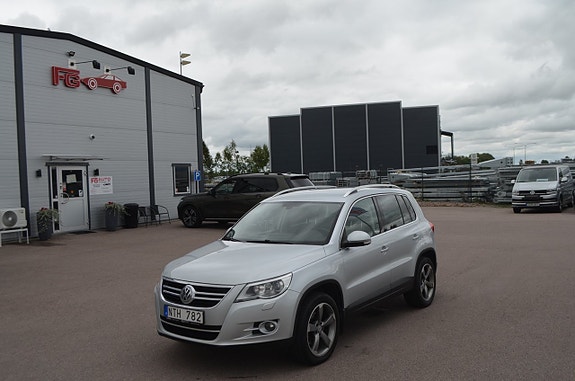 Volkswagen Tiguan 2 of 17