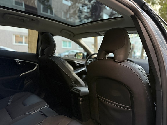 Volvo V40 11 of 13