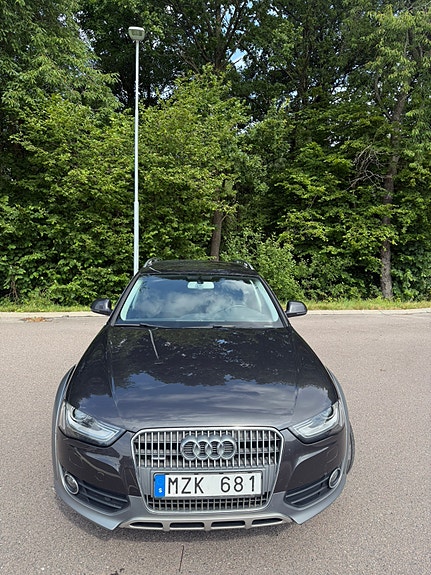 Audi A4 allroad 2 of 5