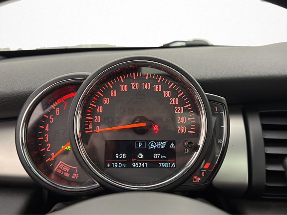 MINI Cooper S 15 of 30