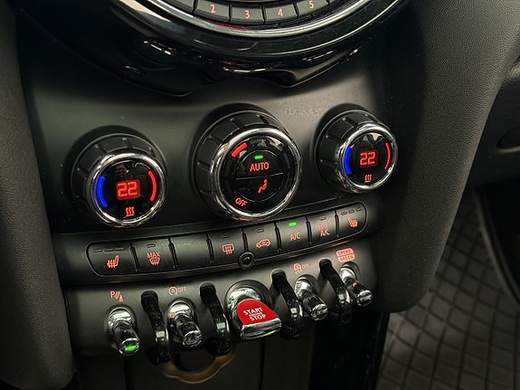MINI Cooper S 21 of 30