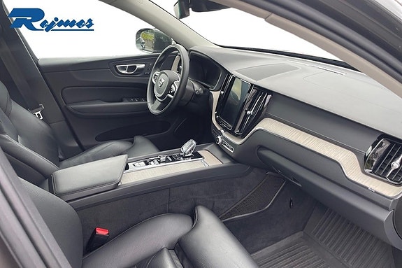 Volvo XC60 14 of 27