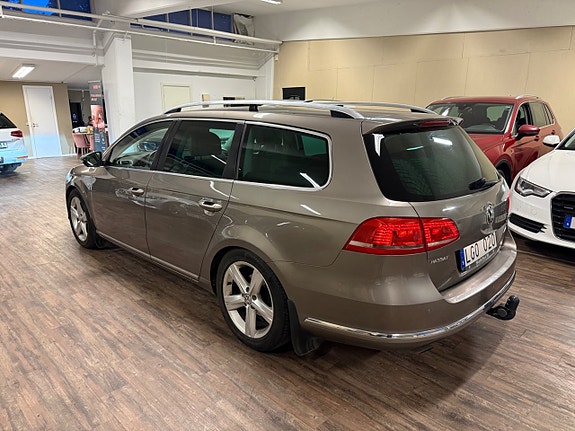 Volkswagen Passat 2 of 5