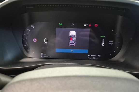 Volvo XC40 14 of 22