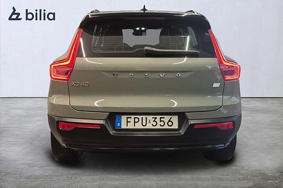 Volvo XC40 8 of 22