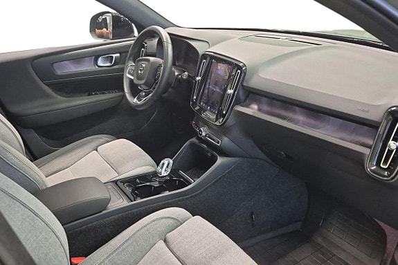 Volvo XC40 10 of 22