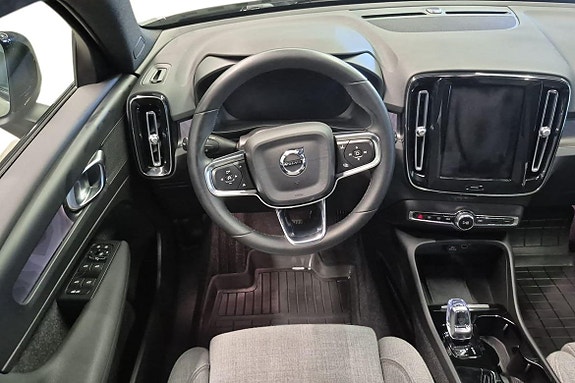 Volvo XC40 11 of 22