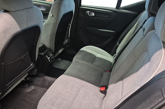 Volvo XC40 18 of 22