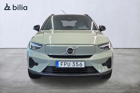 Volvo XC40 2 of 22