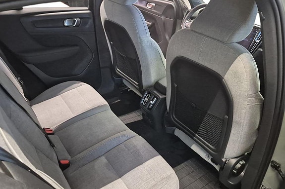 Volvo XC40 17 of 22