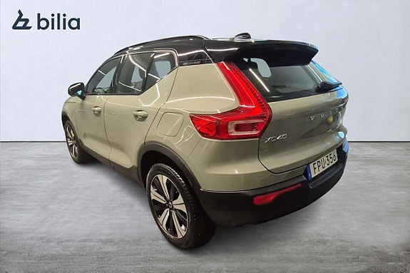 Volvo XC40 7 of 22