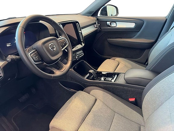 Volvo XC40 8 of 19