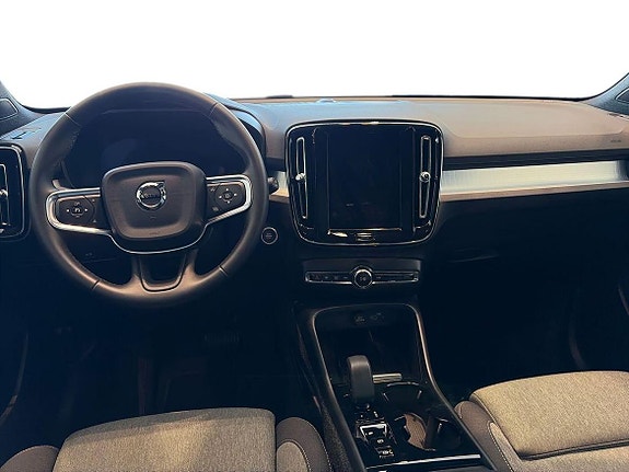 Volvo XC40 9 of 19