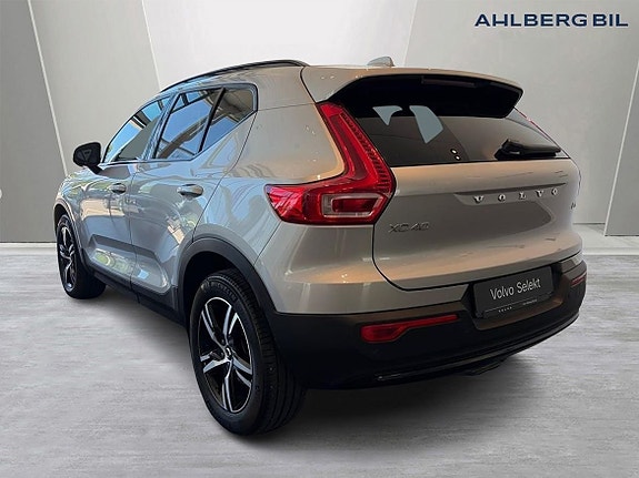 Volvo XC40 3 of 5