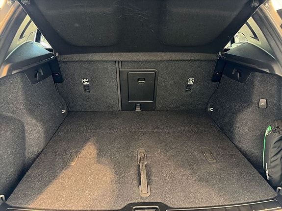 Volvo XC40 6 of 19