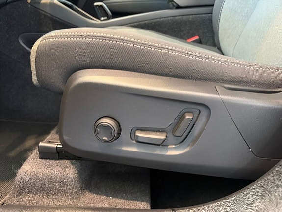 Volvo XC40 17 of 19