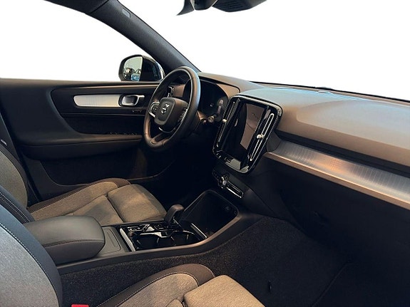 Volvo XC40 11 of 19