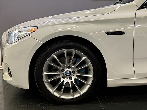 BMW 530d 3 of 5