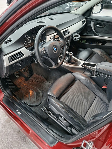 BMW 318d 4 of 4