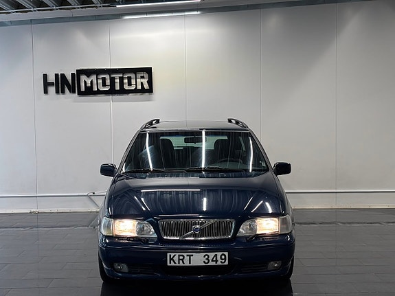Volvo V70 3 of 5