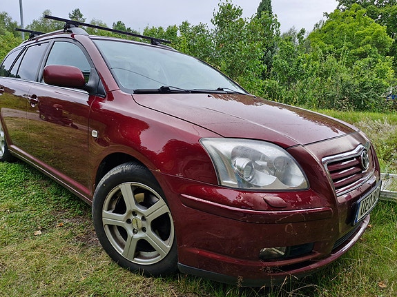 Toyota Avensis 3 of 5
