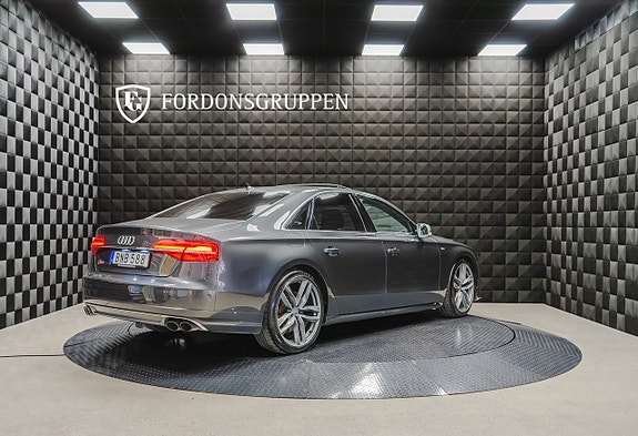 Audi S8 10 of 27