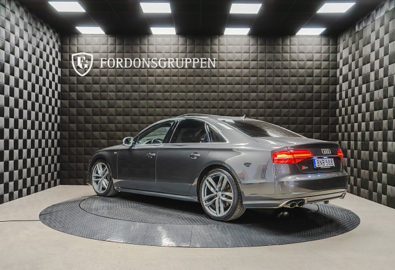 Audi S8 4 of 5