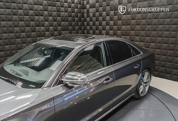 Audi S8 3 of 5