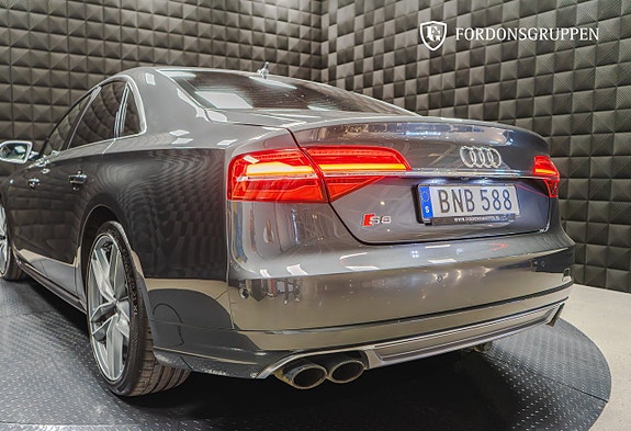 Audi S8 5 of 5