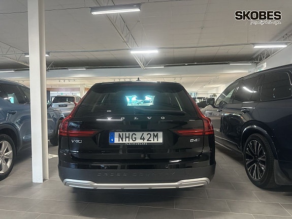 Volvo V90 Cross Country 4 of 5