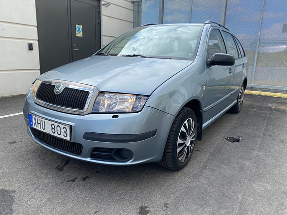 Skoda Fabia 2 of 8