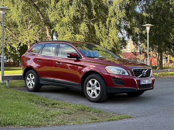 Volvo XC60 2 of 5