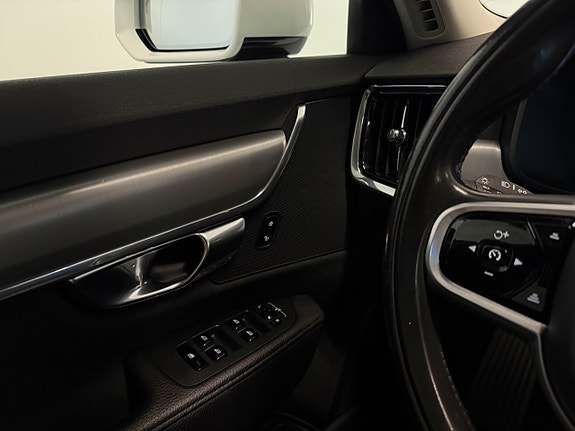 Volvo S90 10 of 17
