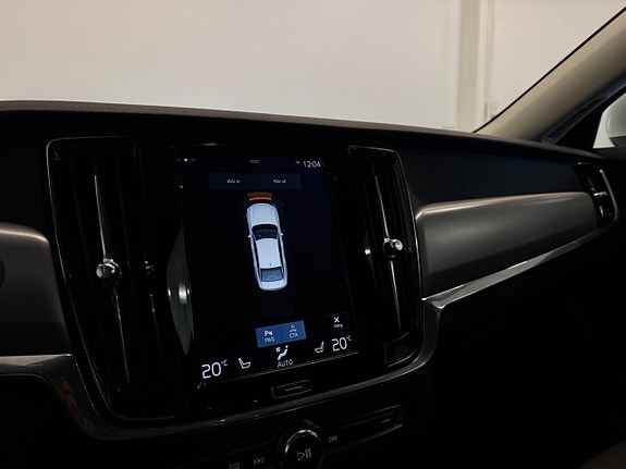 Volvo S90 16 of 17